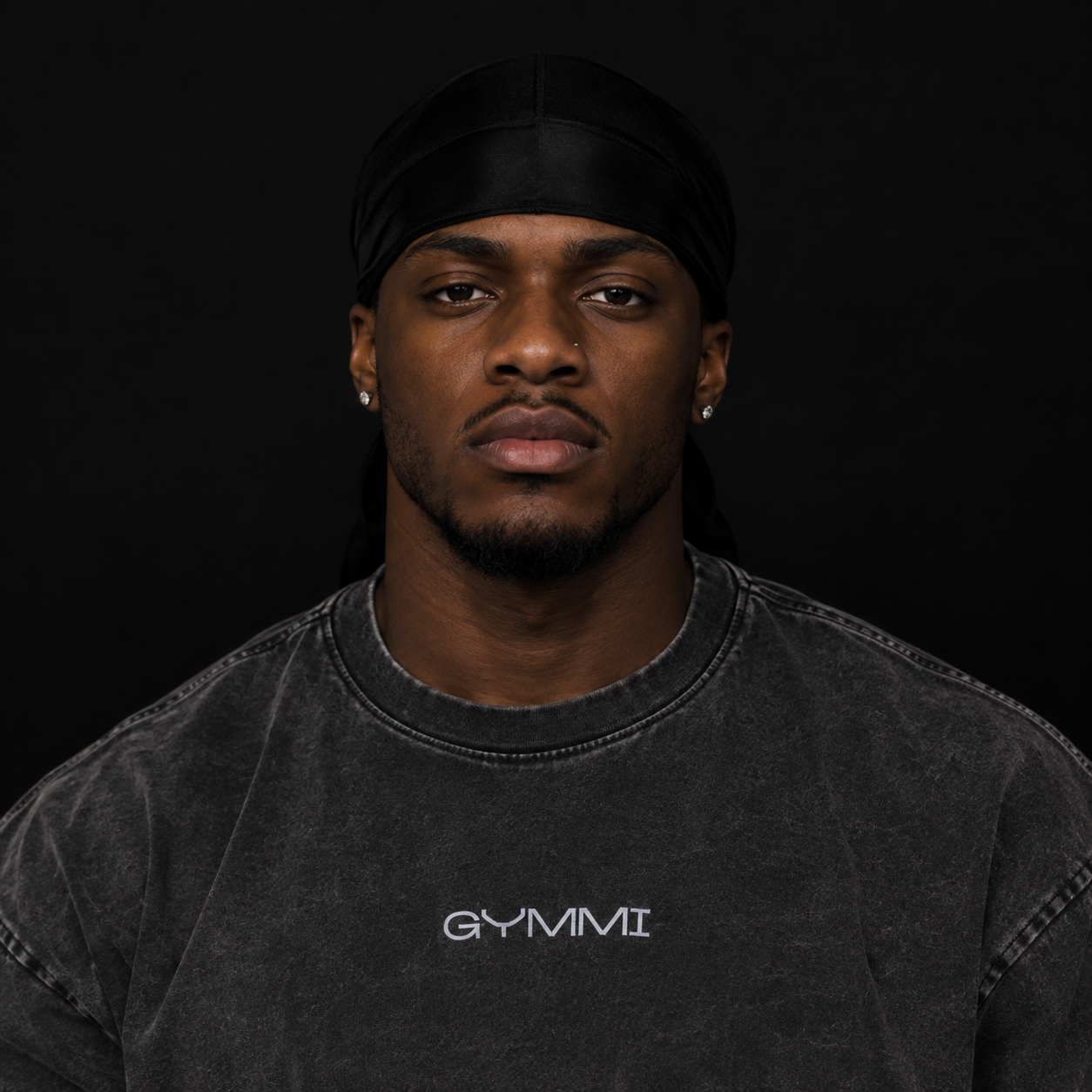 Portrait in the GYMMI washed black tee